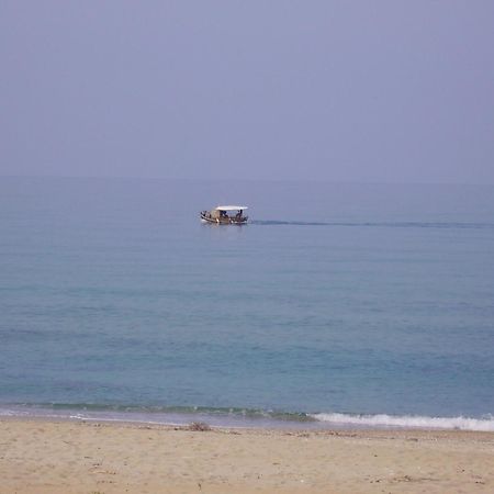 Hotel Loukas Vrachos ปาราเลีย วราชู ภายนอก รูปภาพ