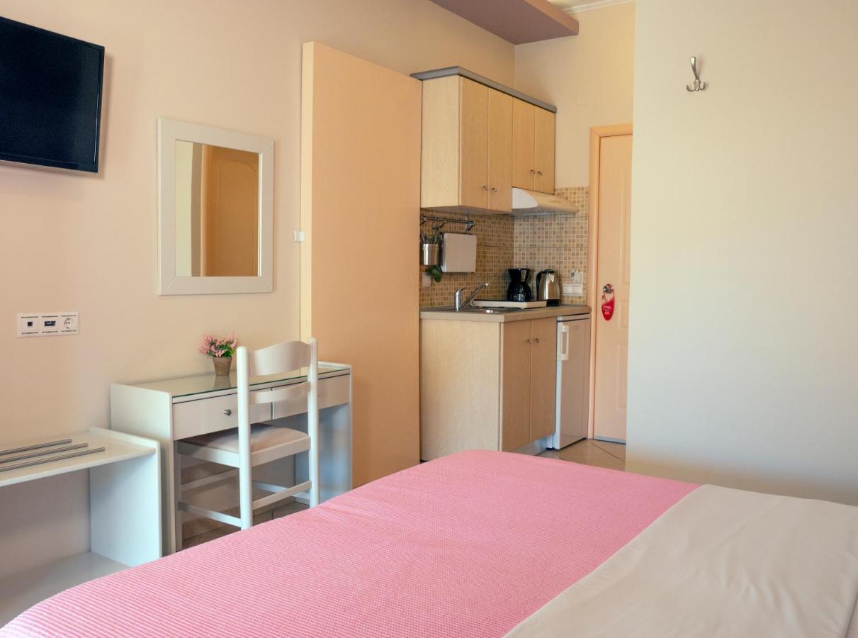 Hotel Loukas Vrachos ปาราเลีย วราชู ภายนอก รูปภาพ