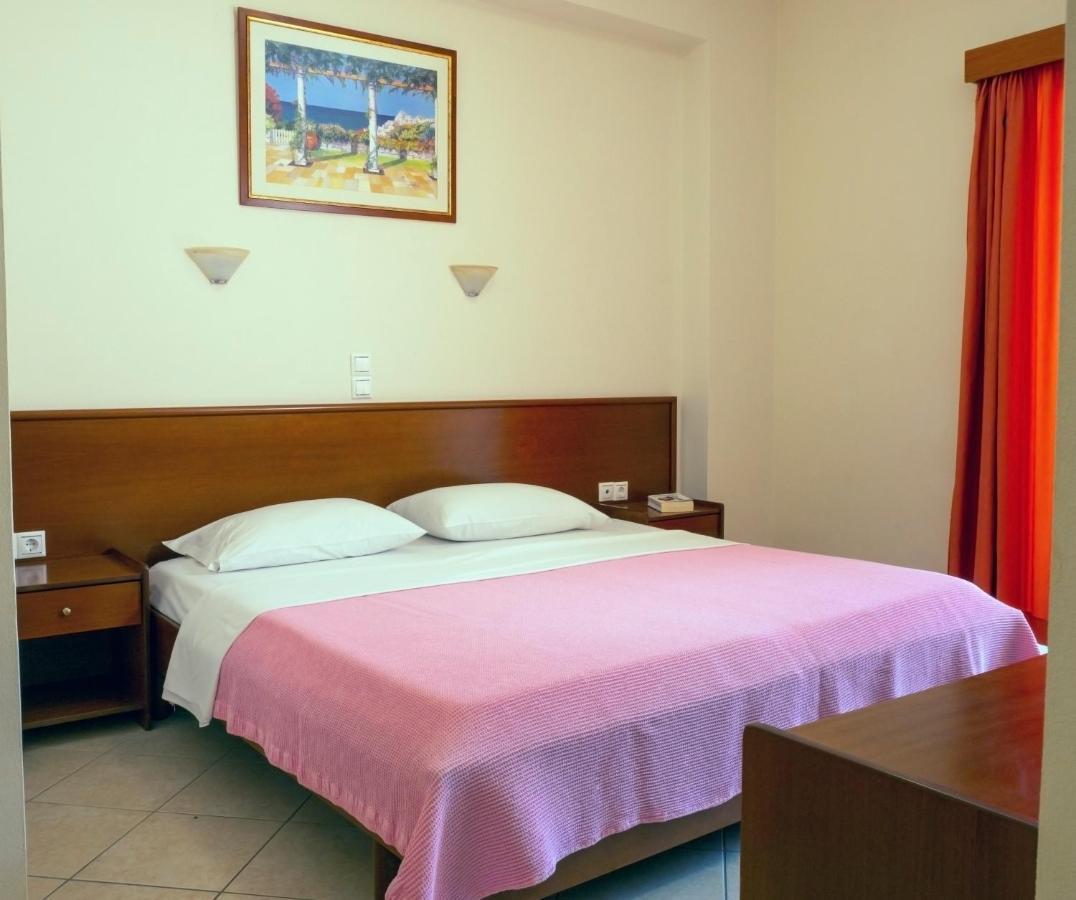 Hotel Loukas Vrachos ปาราเลีย วราชู ภายนอก รูปภาพ
