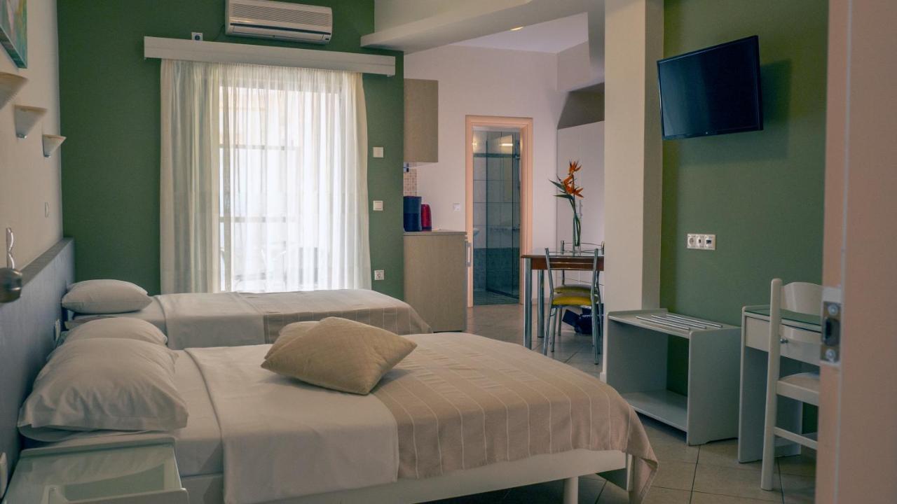 Hotel Loukas Vrachos ปาราเลีย วราชู ภายนอก รูปภาพ