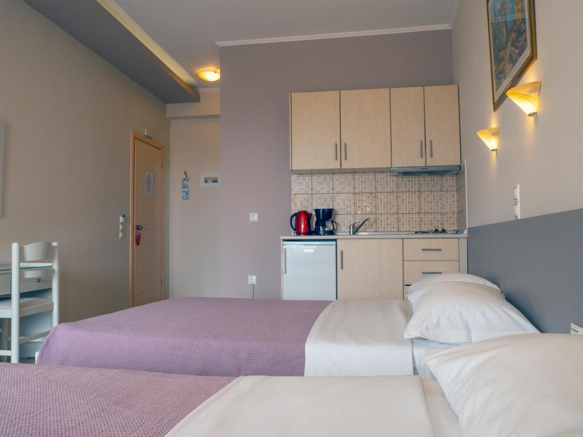 Hotel Loukas Vrachos ปาราเลีย วราชู ภายนอก รูปภาพ