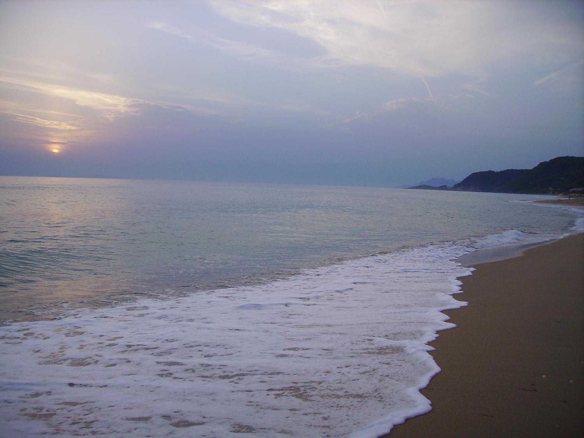 Hotel Loukas Vrachos ปาราเลีย วราชู ภายนอก รูปภาพ