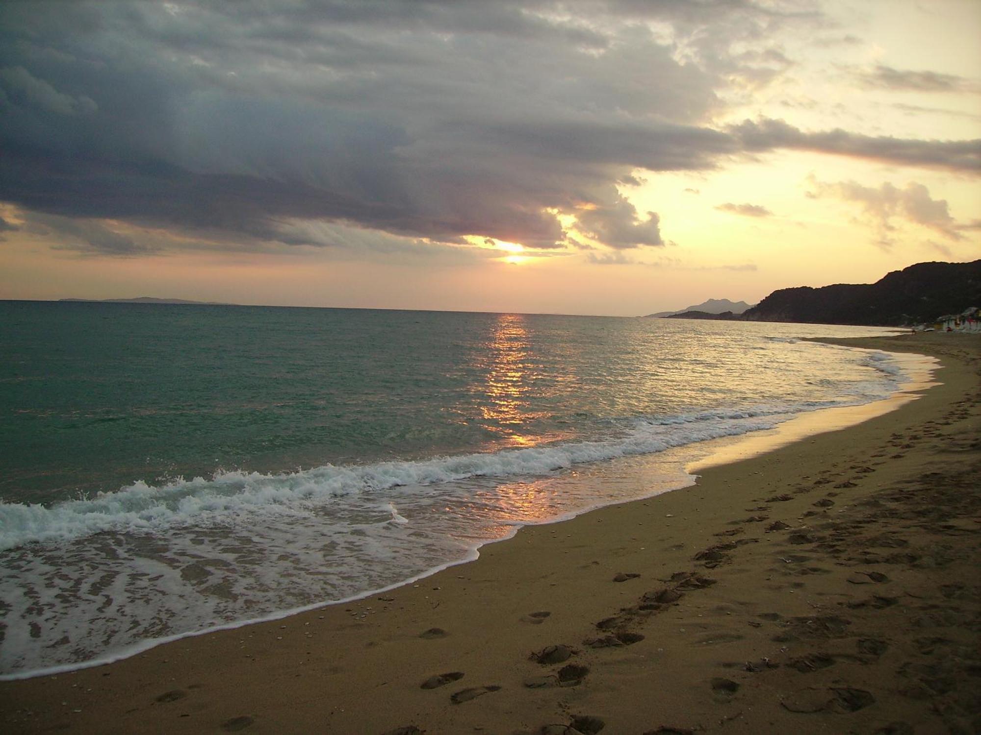 Hotel Loukas Vrachos ปาราเลีย วราชู ภายนอก รูปภาพ