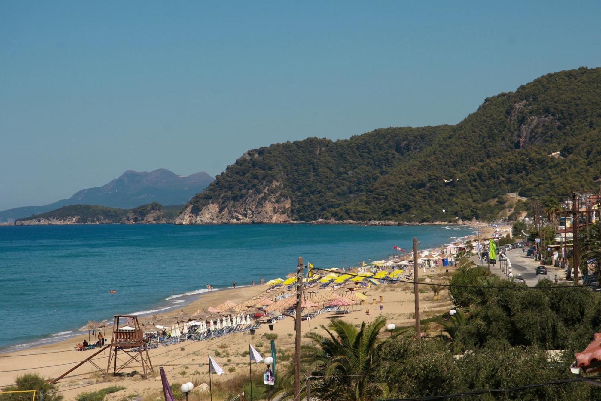 Hotel Loukas Vrachos ปาราเลีย วราชู ภายนอก รูปภาพ