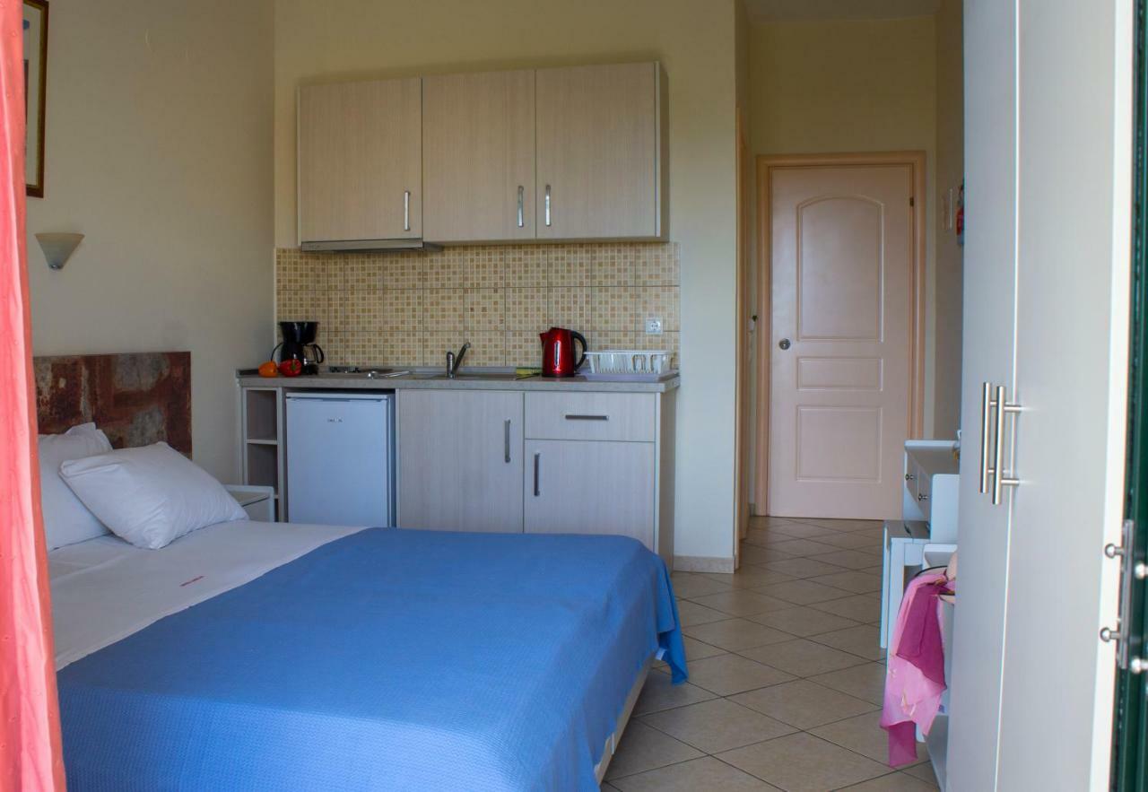 Hotel Loukas Vrachos ปาราเลีย วราชู ภายนอก รูปภาพ