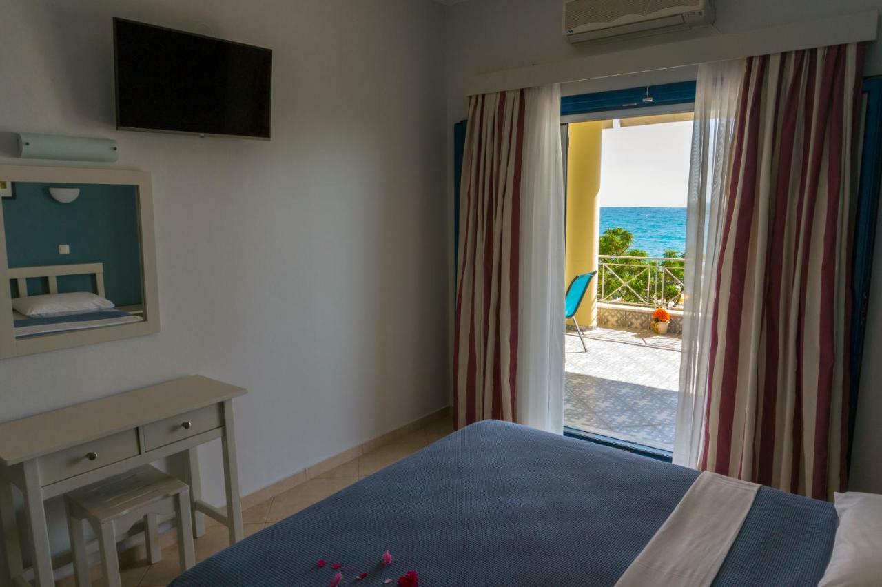 Hotel Loukas Vrachos ปาราเลีย วราชู ภายนอก รูปภาพ