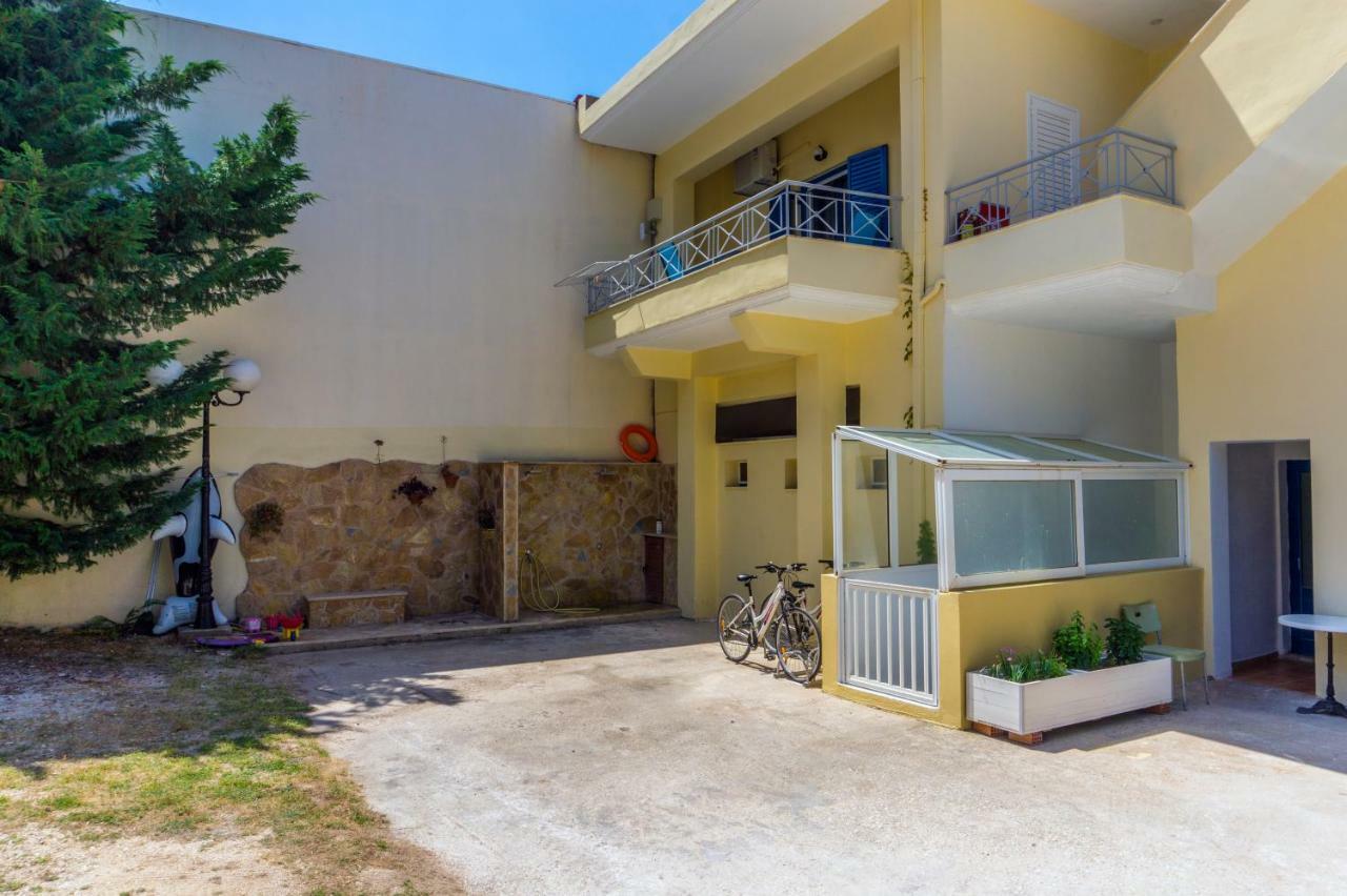 Hotel Loukas Vrachos ปาราเลีย วราชู ภายนอก รูปภาพ