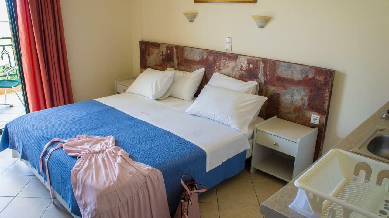 Hotel Loukas Vrachos ปาราเลีย วราชู ภายนอก รูปภาพ