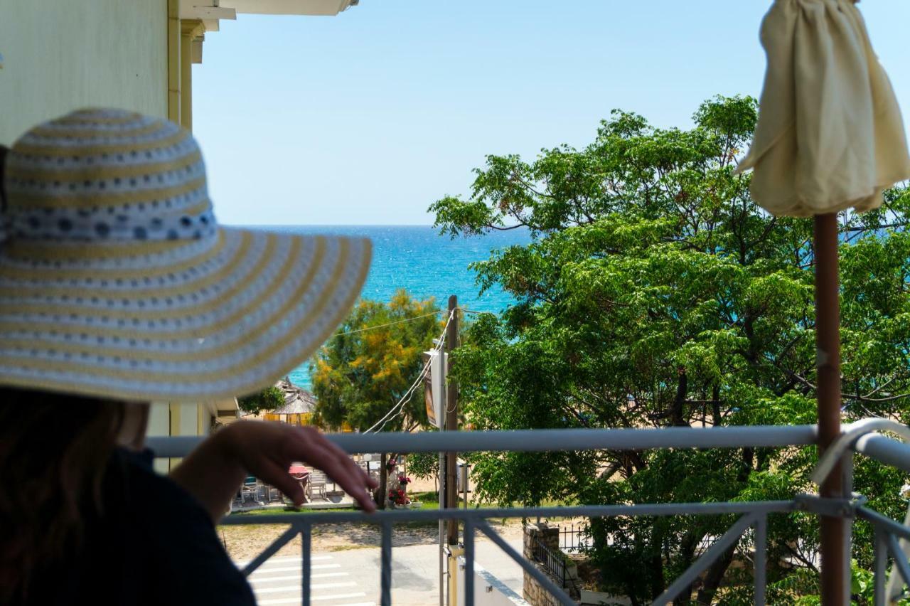 Hotel Loukas Vrachos ปาราเลีย วราชู ภายนอก รูปภาพ