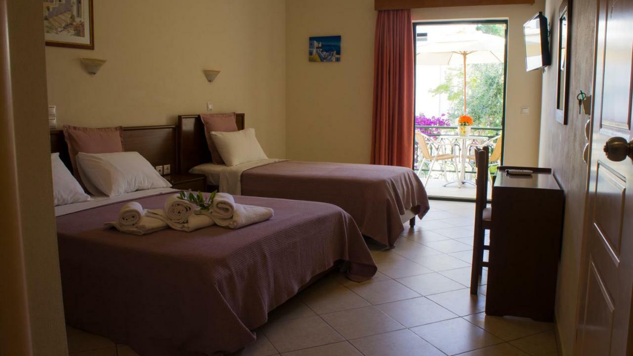 Hotel Loukas Vrachos ปาราเลีย วราชู ภายนอก รูปภาพ