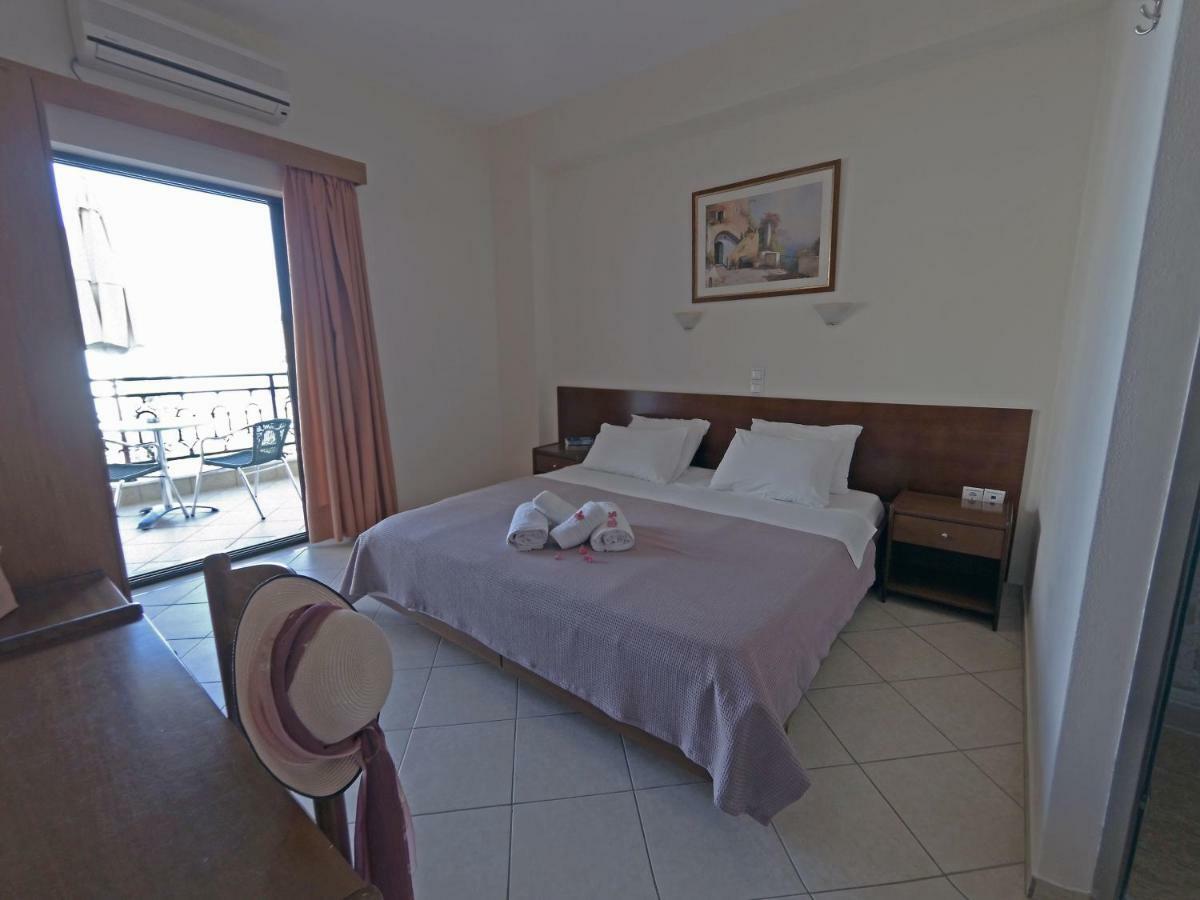 Hotel Loukas Vrachos ปาราเลีย วราชู ภายนอก รูปภาพ