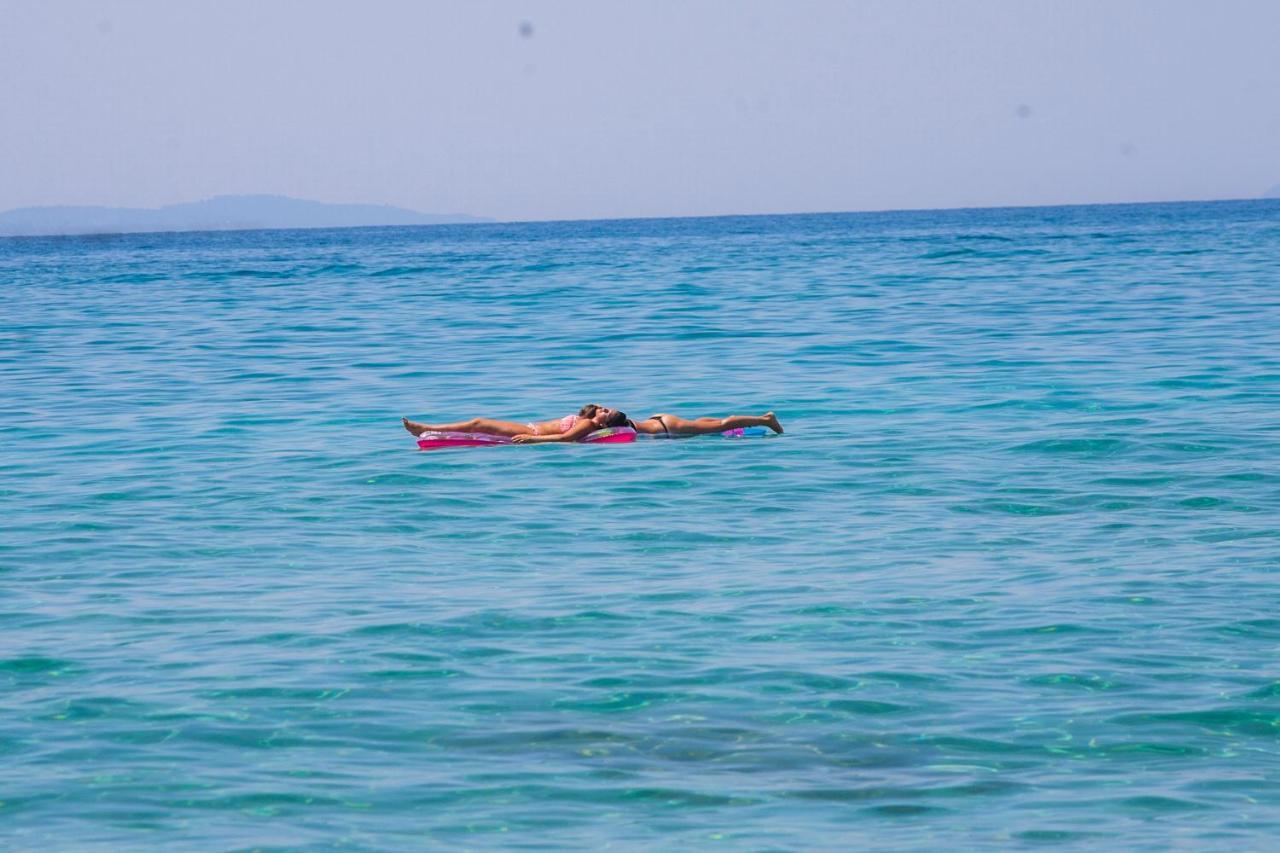 Hotel Loukas Vrachos ปาราเลีย วราชู ภายนอก รูปภาพ